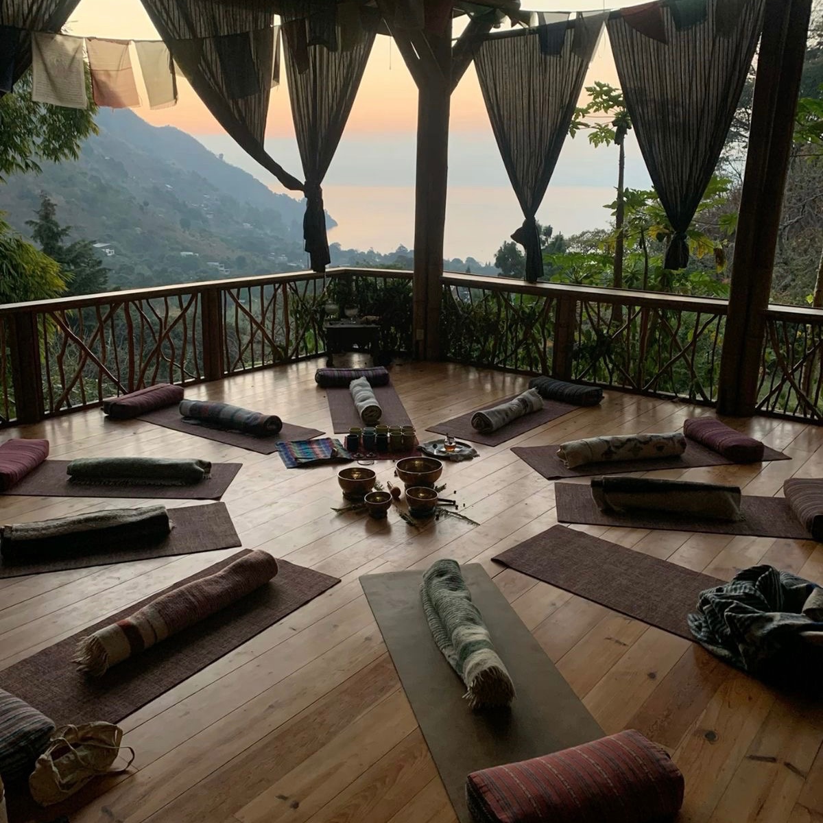 Yoga en Lago Atitlán